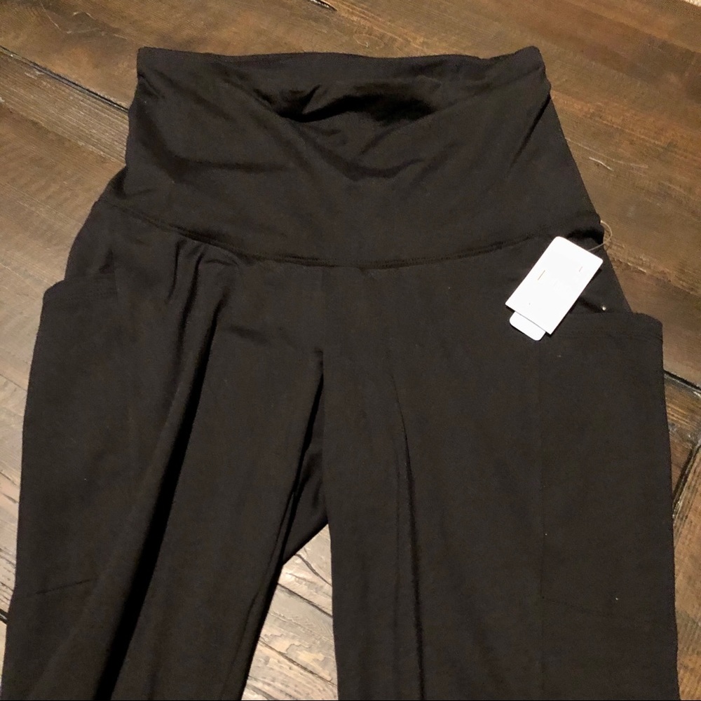 NWT A Pea in the Pod postpartum leggings. Pockets!
